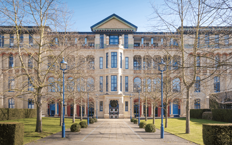 Choosing a School for Business in the UK